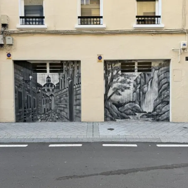 Garaje en blanco y negro