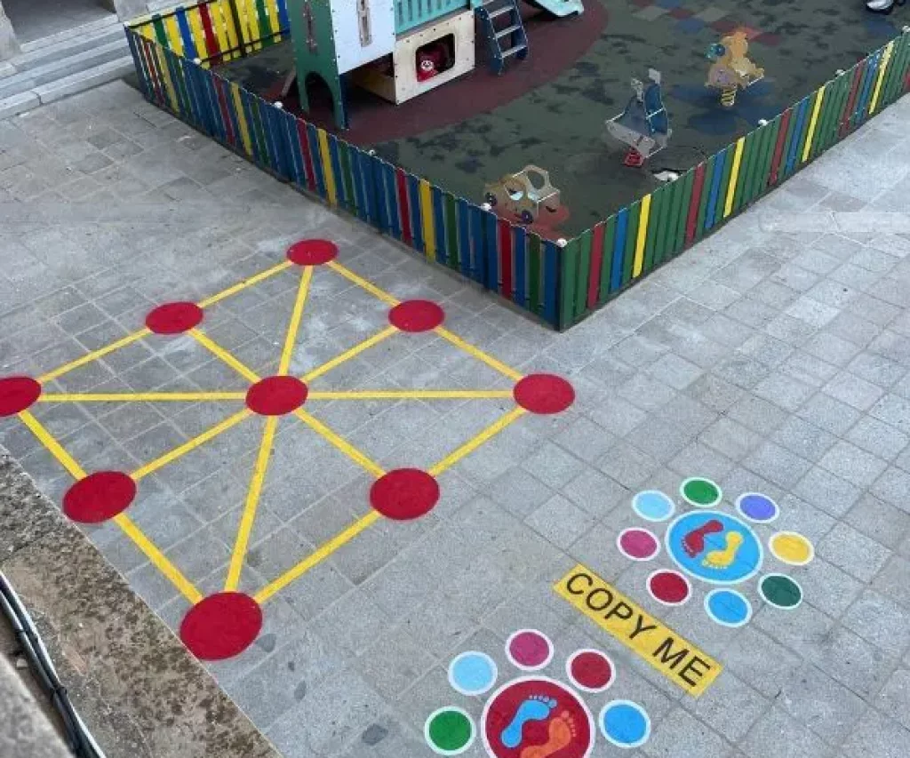 Juegos suelo patio infantil