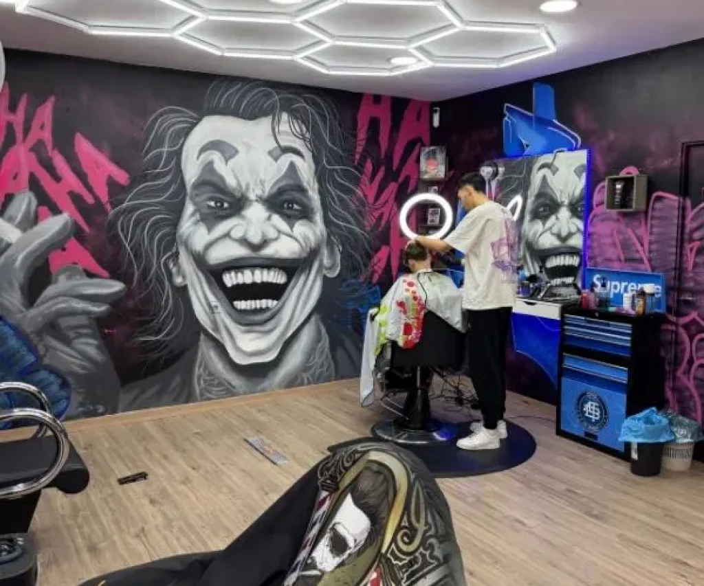 Mural personalizado para barbería urbana