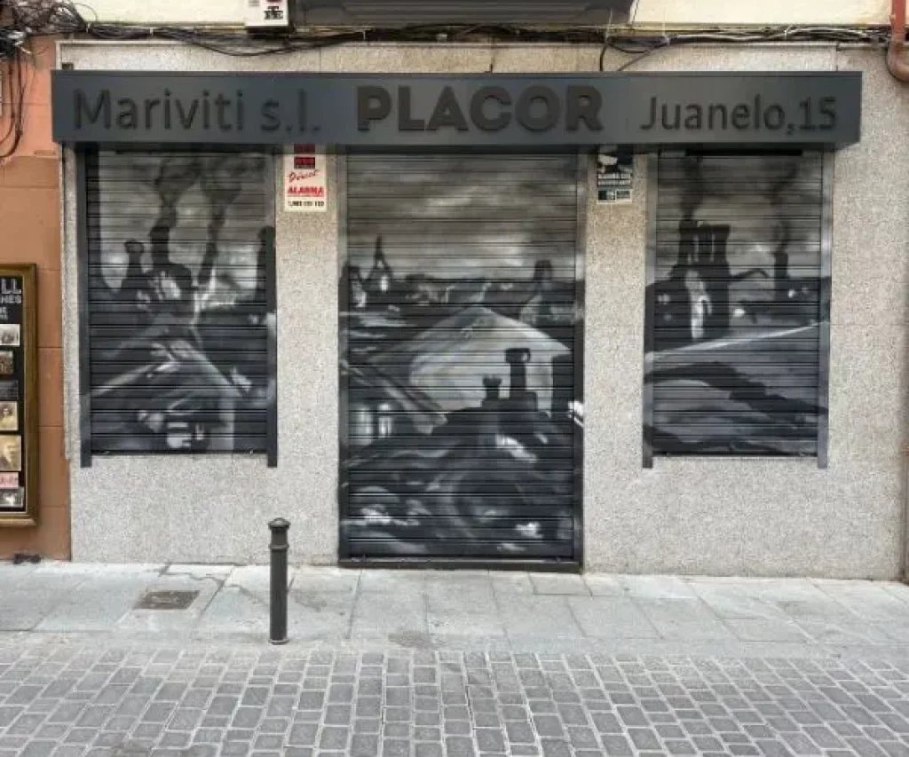 Mural urbano en persianas