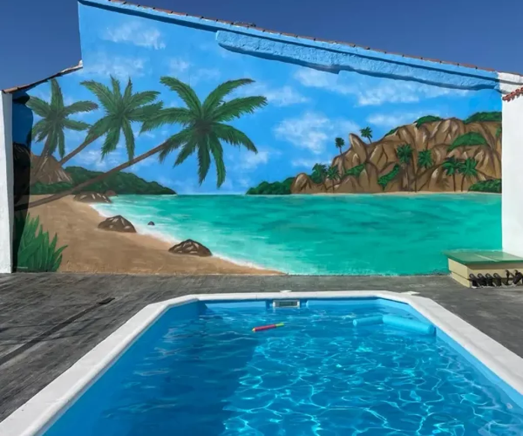 Mural tropical en piscina
